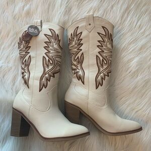 (Sold)MIA Taley Boots 8.5